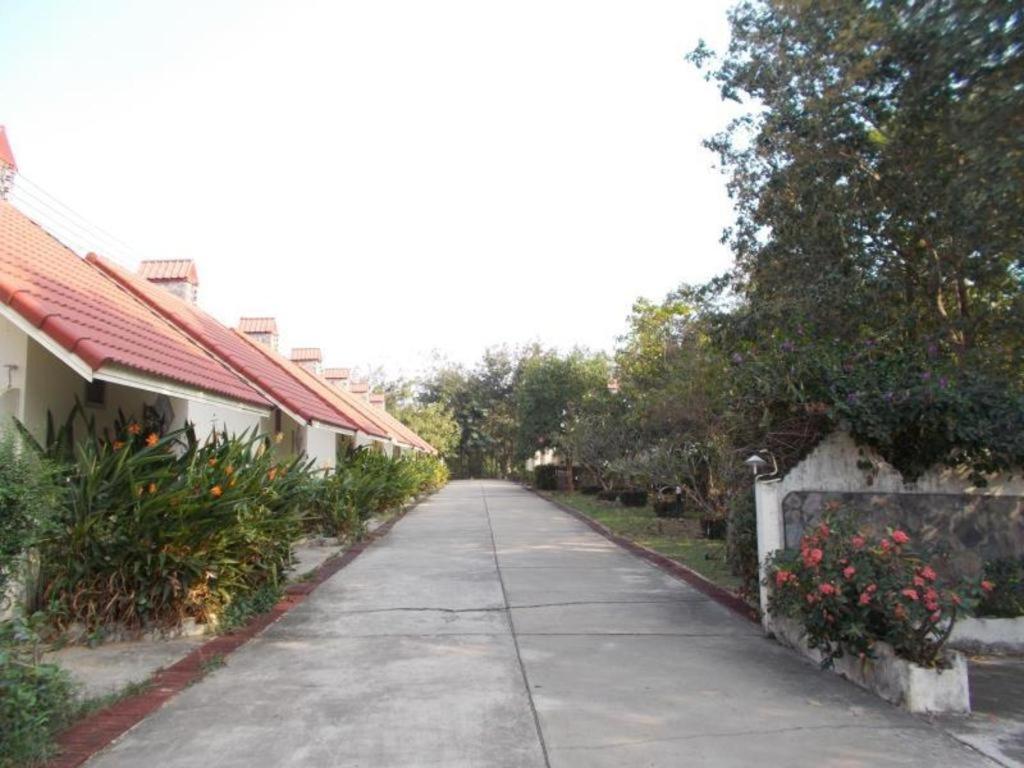 Ratchapreuk Resort Kalasin Ngoại thất bức ảnh