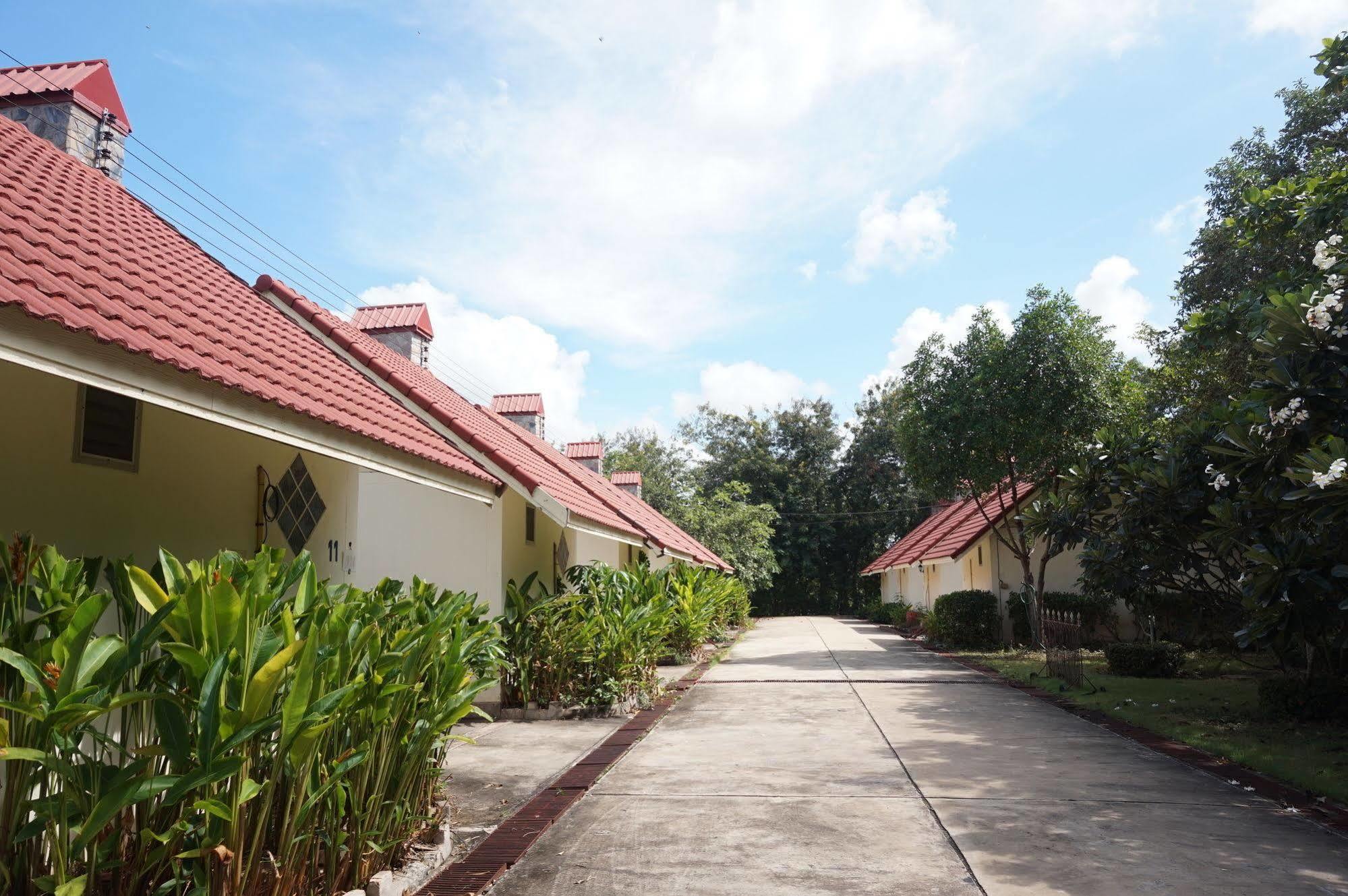Ratchapreuk Resort Kalasin Ngoại thất bức ảnh