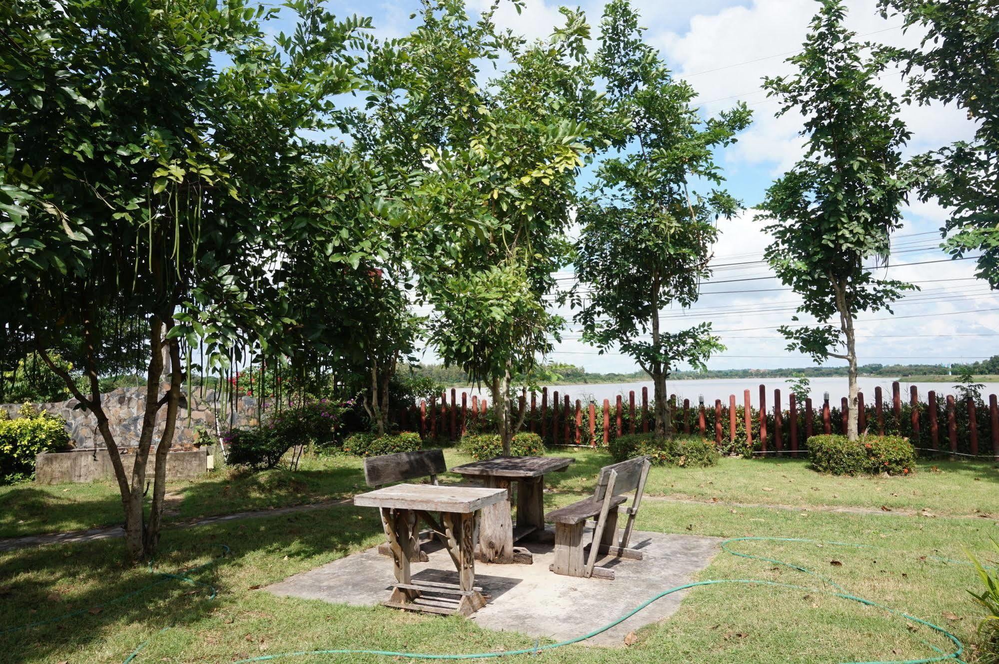 Ratchapreuk Resort Kalasin Ngoại thất bức ảnh